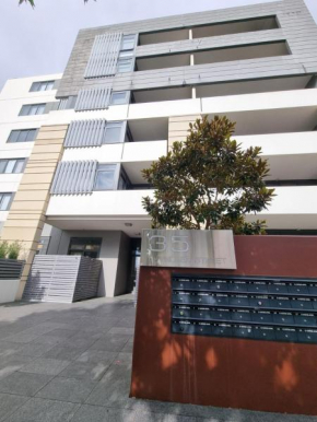 Modern Apt-Pool, Gym & Water Views, Belconnen